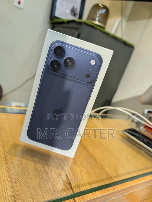 New Apple iPhone 17 Pro Max 256 GB Blue · Photo 6