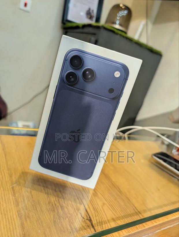 New Apple iPhone 17 Pro Max 256 GB Blue · Photo 7