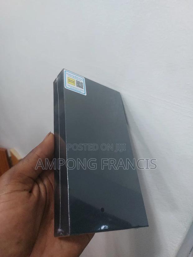 New Samsung Galaxy S22 Ultra 5G 128 GB Black · Photo 3