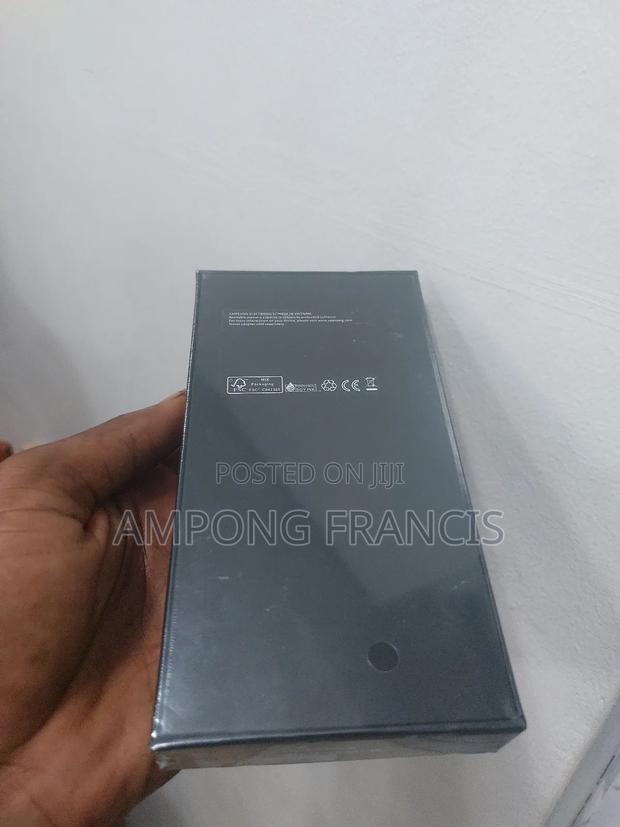 New Samsung Galaxy S22 Ultra 5G 128 GB Black · Photo 4