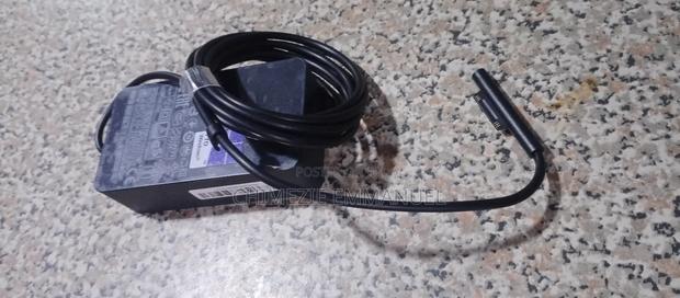 Microsoft Surface Adapter Pro 4 and 5 15v4 · Photo 1