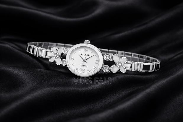 Blossom Pearl Watch · Photo 2