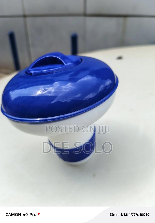 Floating Chlorine Dispenser for Swimming Pool · Photo 1