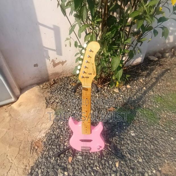 Elevation 1/2 Size Guitar · Photo 4