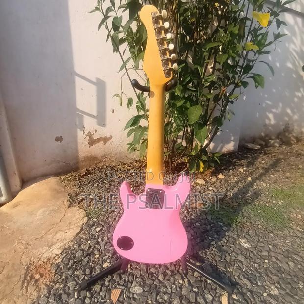 Elevation 1/2 Size Guitar · Photo 5