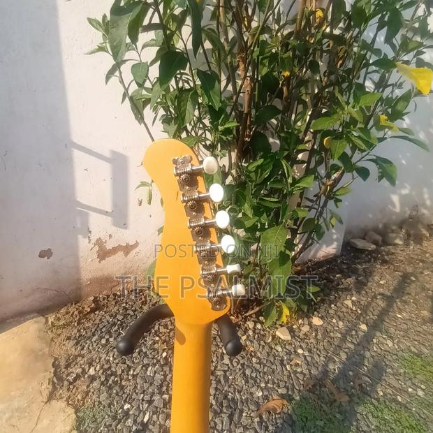 Elevation 1/2 Size Guitar · Photo 6