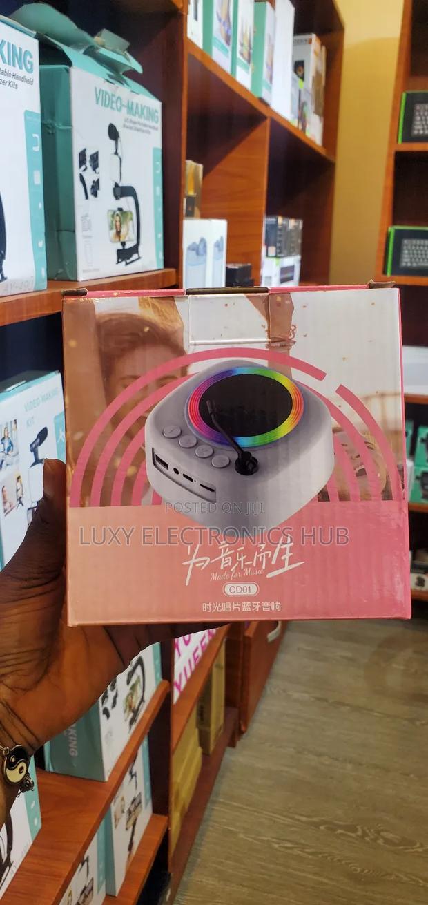 Retro Style Bluetooth Speaker · Photo 3