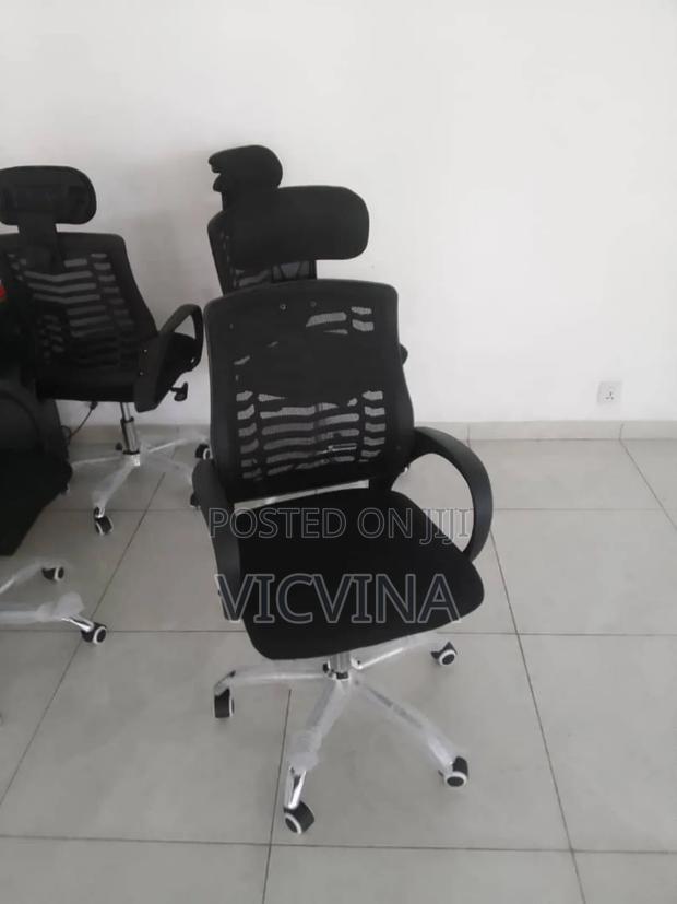 Swivel Office Chair · Photo 2