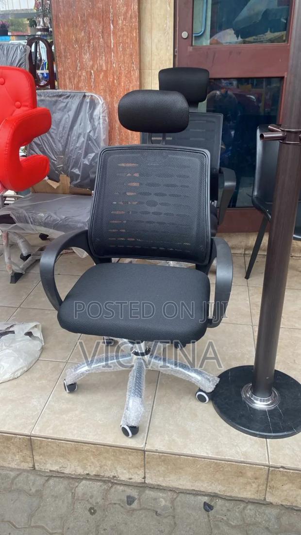 Swivel Office Chair · Photo 3