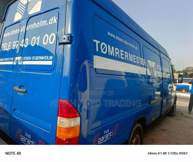 Mercedes-Benz Sprinter 2000 Blue · Photo 3