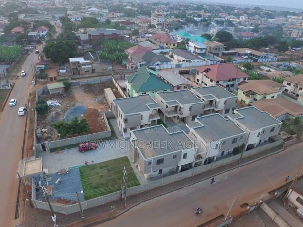 3bdrm Duplex in Adenta Estates, SDA Area for sale · Photo 2