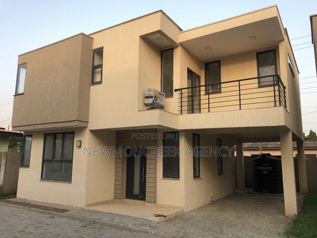 3bdrm Duplex in Adenta Estates, SDA Area for sale · Photo 3