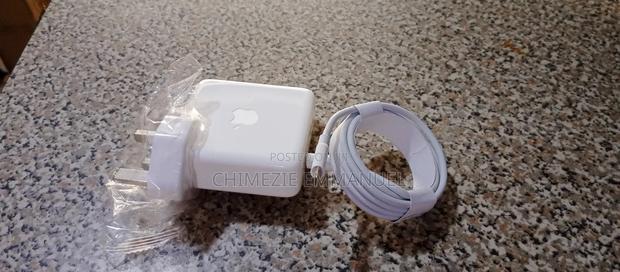 Macbook Pro Adapter Type C 20.2v2.43 /9v3 / 5.2v2.4 87wat · Photo 1