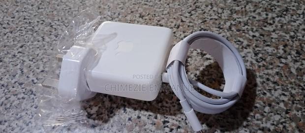 Macbook Pro Adapter Type C 20v3.4 / 15v3 / 9v3 /5.2v3 61wat · Photo 1
