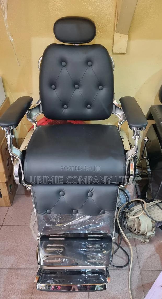 Grand Executive Barbering Chair · Photo 1