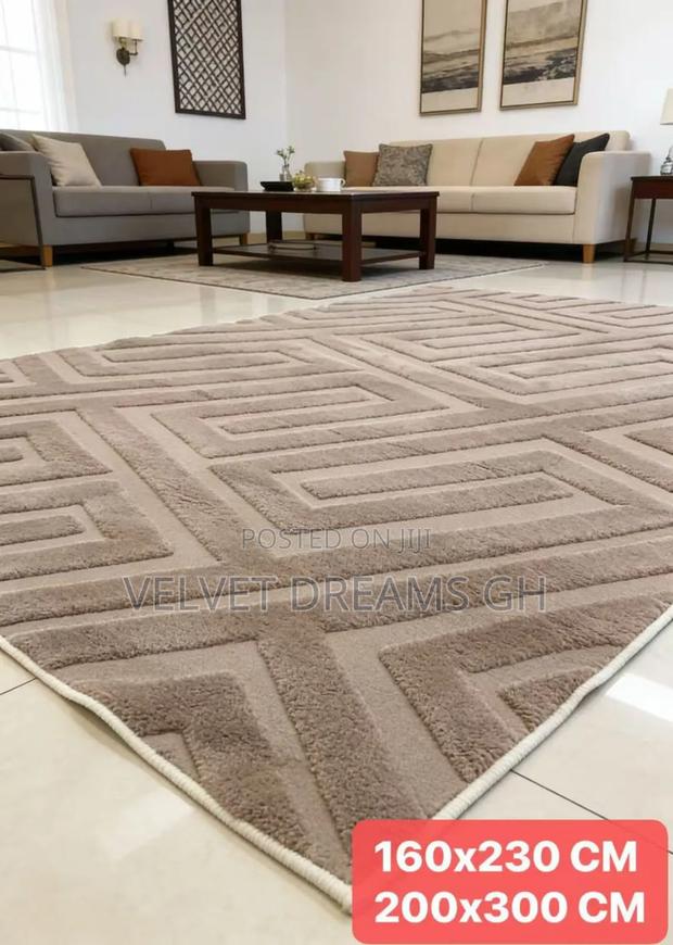 Beautiful Center Carpet – Luxury Comfort for Your Living Room · Photo 3