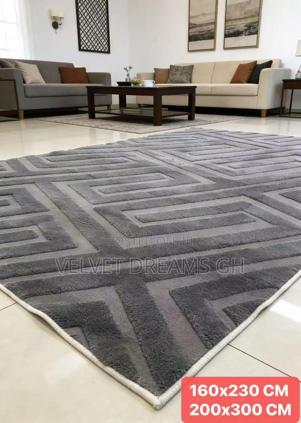 Beautiful Center Carpet – Luxury Comfort for Your Living Room · Photo 4