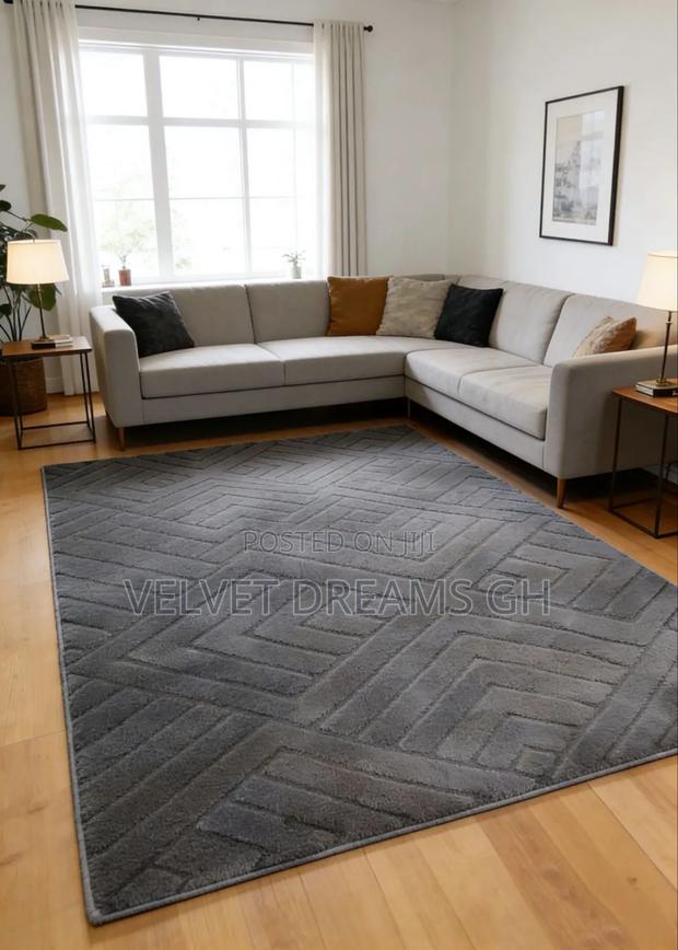 Beautiful Center Carpet – Luxury Comfort for Your Living Room · Photo 2