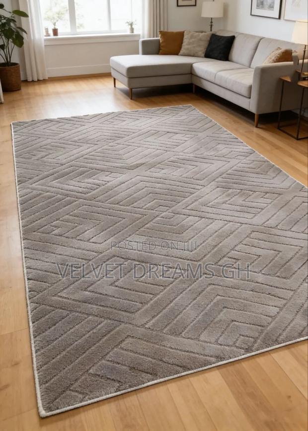 Beautiful Center Carpet – Luxury Comfort for Your Living Room · Photo 5