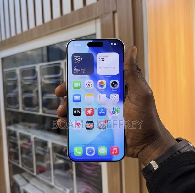 Apple iPhone 17 Pro Max 1 TB Silver · Photo 3