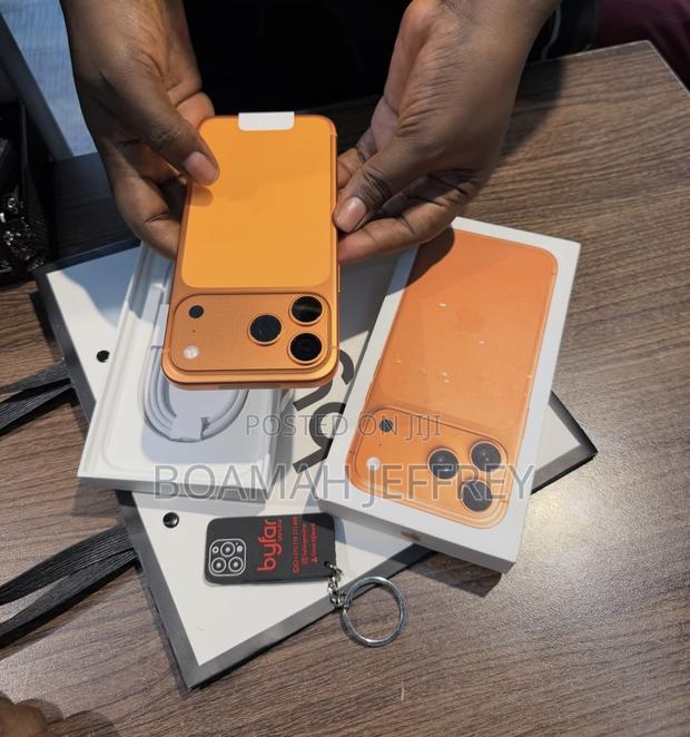 New Apple iPhone 17 Pro Max 512 GB Orange · Photo 2