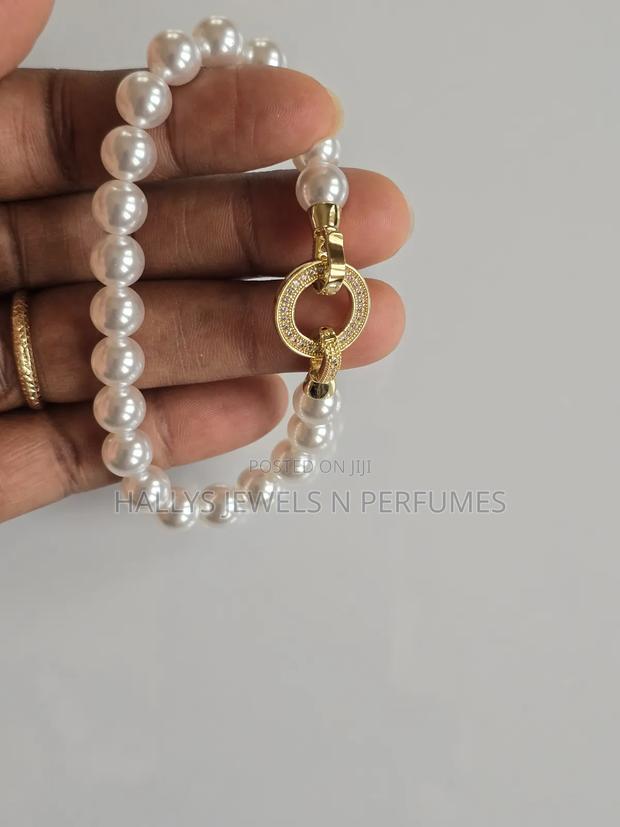 Pearl Bracelet Set (Bracelet and Matching Earrings) · Photo 2