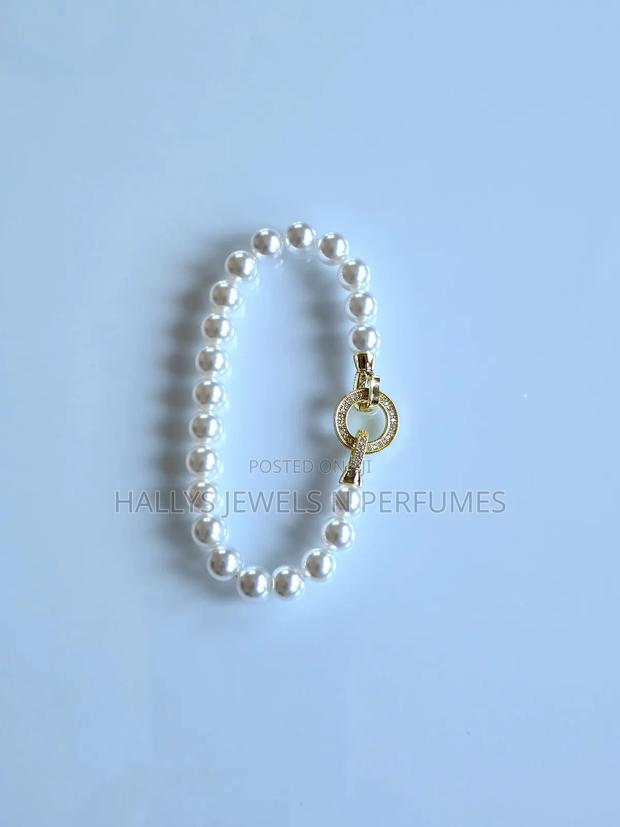 Pearl Bracelet Set (Bracelet and Matching Earrings) · Photo 3