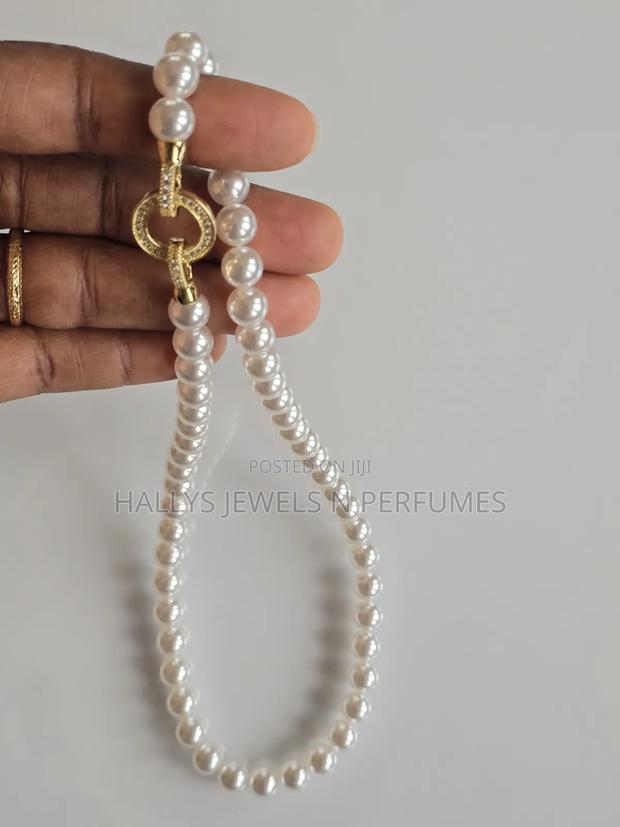 Pearl Necklace Set (Comes With Matching Earrings) · Photo 2