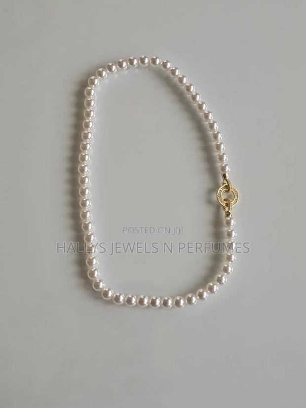 Pearl Necklace Set (Comes With Matching Earrings) · Photo 3