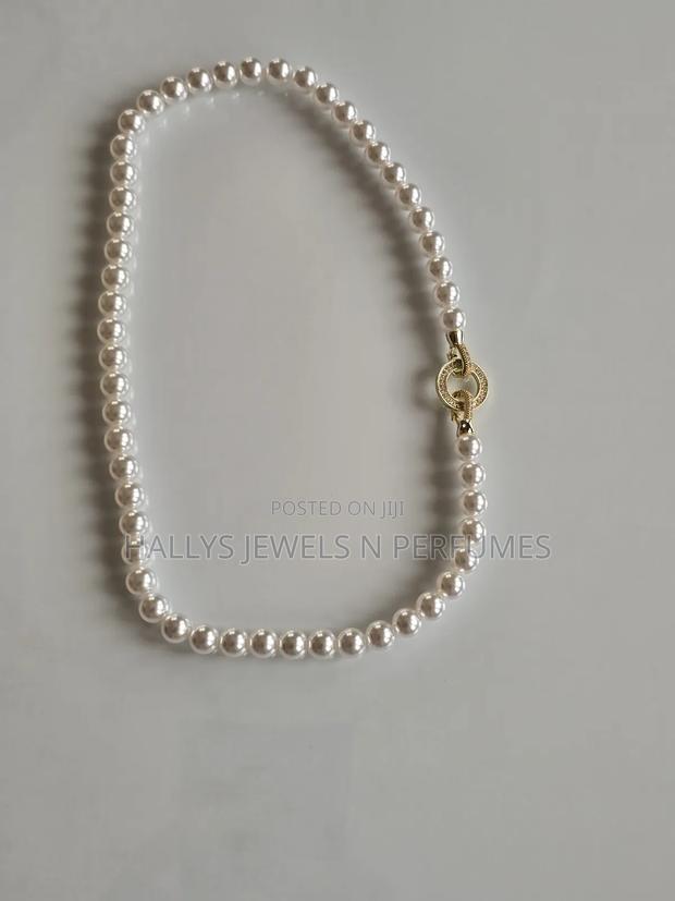 Pearl Necklace Set (Comes With Matching Earrings) · Photo 4