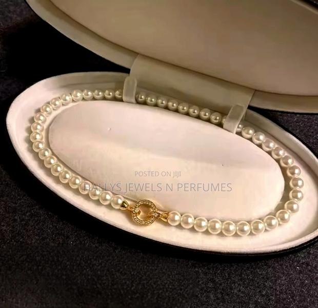 Pearl Necklace Set (Comes With Matching Earrings) · Photo 1