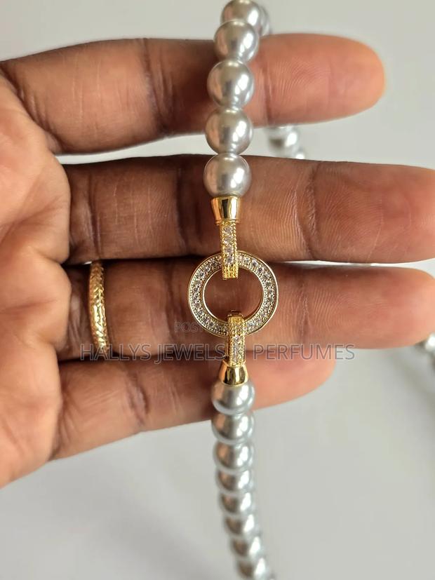 Gray Pearl Necklace Set · Photo 2