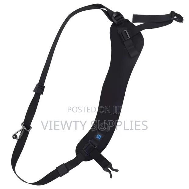 Quick Release Anti-Slip Camera Strap With Metal Hook for DSLR Cameras · Photo 1