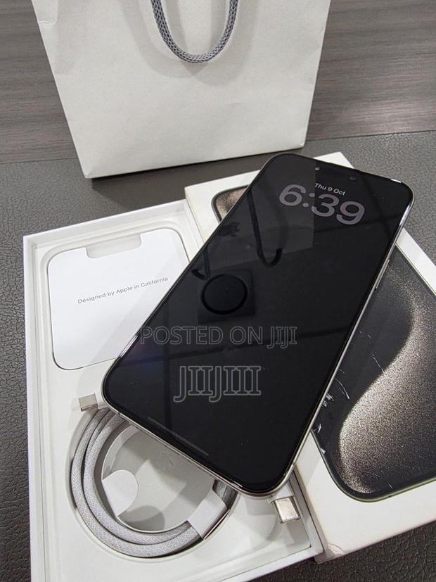Apple iPhone 15 Pro Max 512 GB Silver · Photo 2