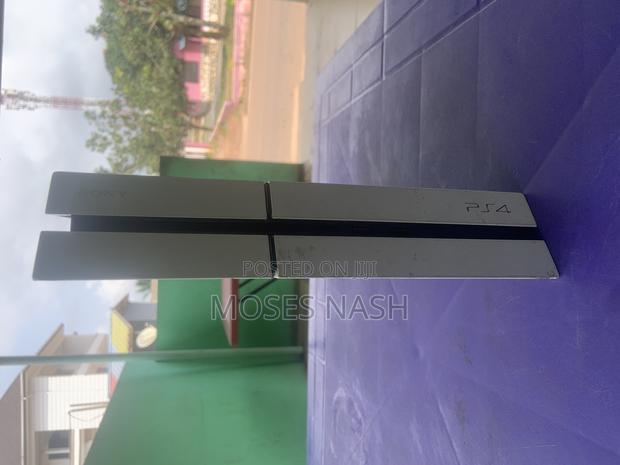 Play Station 4 · Photo 3
