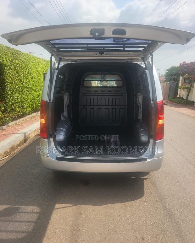 Hyundai Starex 2015 Silver · Photo 1