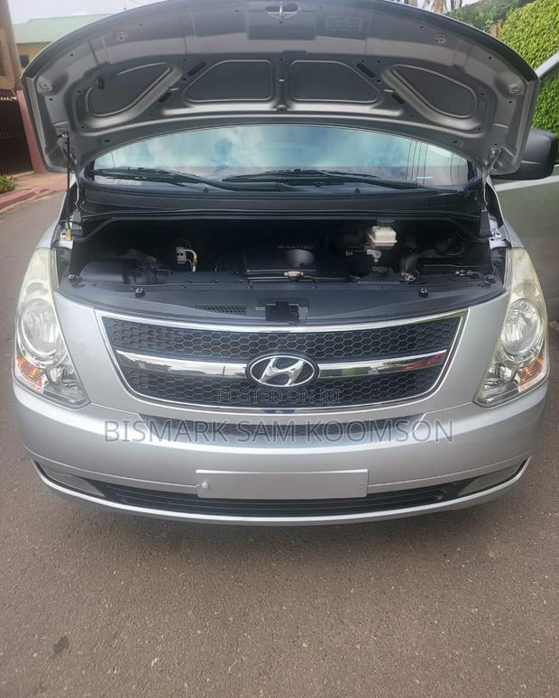 Hyundai Starex 2015 Silver · Photo 4