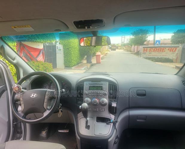 Hyundai Starex 2015 Silver · Photo 8