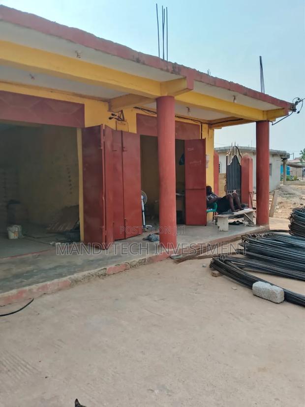 6bdrm House in School Junction for sale · Photo 4