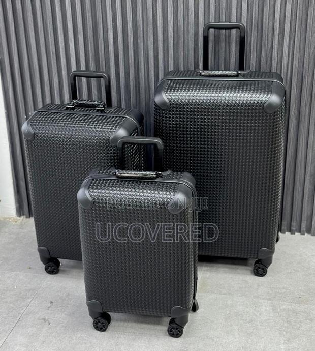 Travel Season Essentials Luxury Suitcase · Photo 3