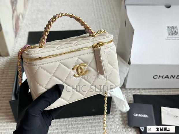 Demure Chanel Cross Bag Mini Size · Photo 3