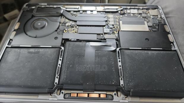 Macbook Logic Board · Photo 1