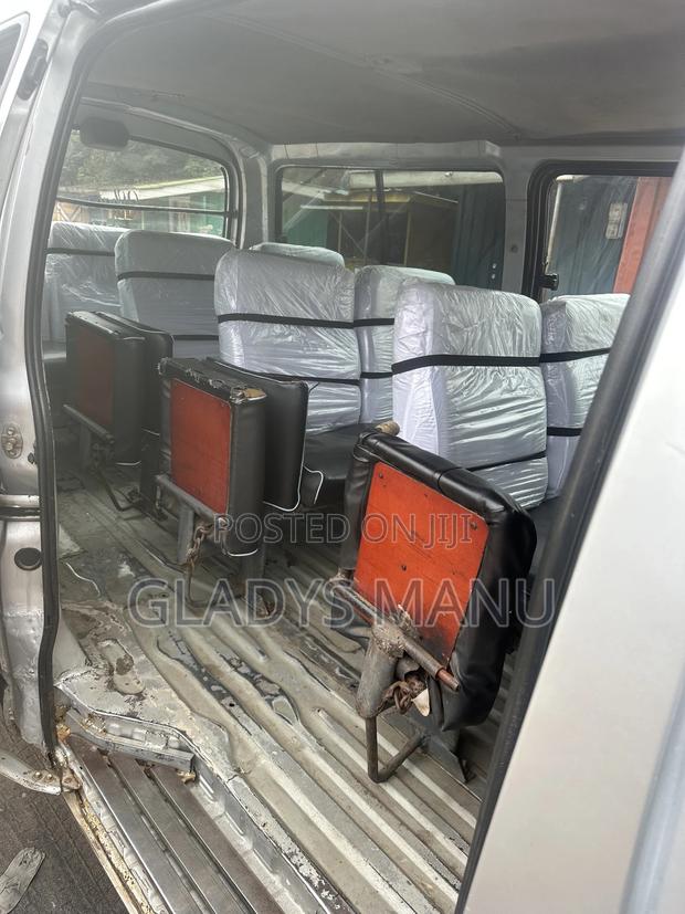 Toyota HiAce 2008 Silver · Photo 2