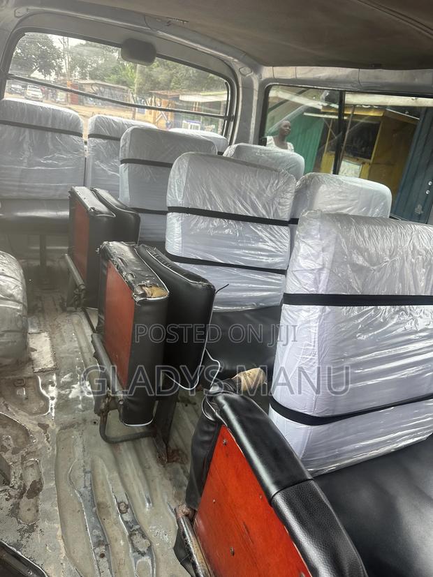 Toyota HiAce 2008 Silver · Photo 3
