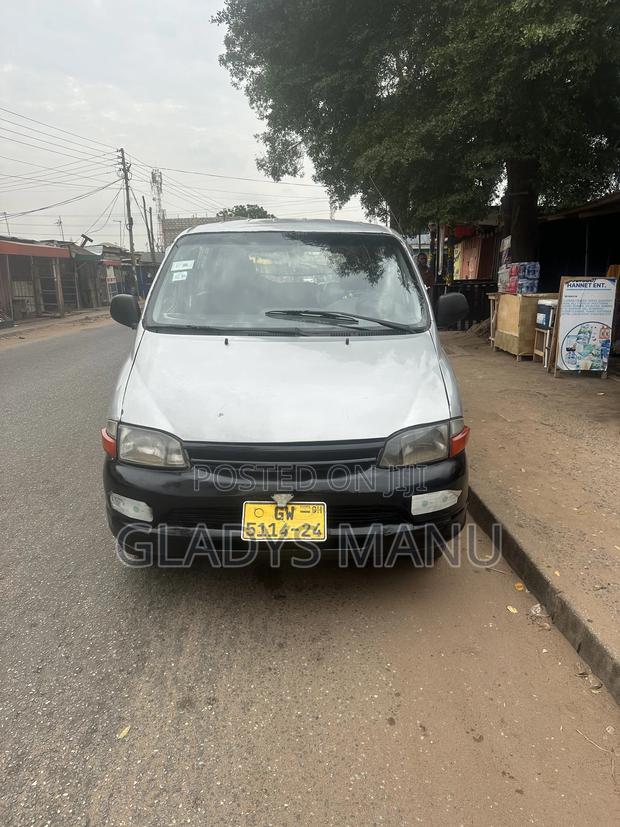 Toyota HiAce 2008 Silver · Photo 4