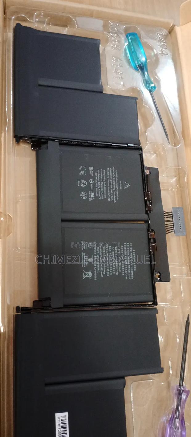 Macbook Pro Battery A1618 Ratina 1398 · Photo 1