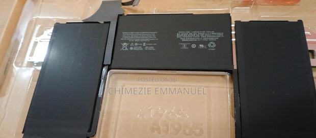Macbook Pro Battery A1965. A1932 · Photo 1