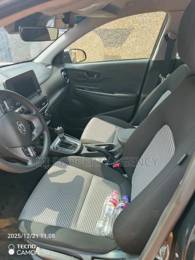 Hyundai Kona SE 2023 Black · Photo 8