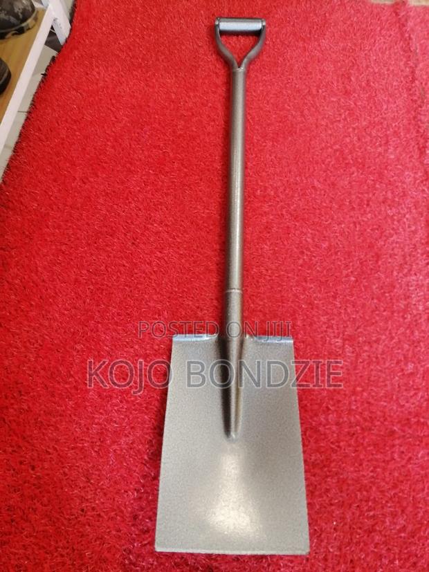 Spade And Shovel · Photo 1