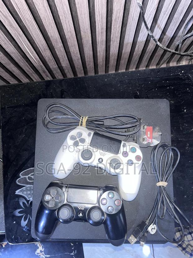 Ps4 Slim 500gb Plus One Controller · Photo 2